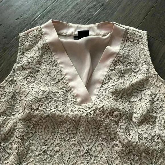 Donna Karan | Floral lace light  pink top - Picture 4 of 9